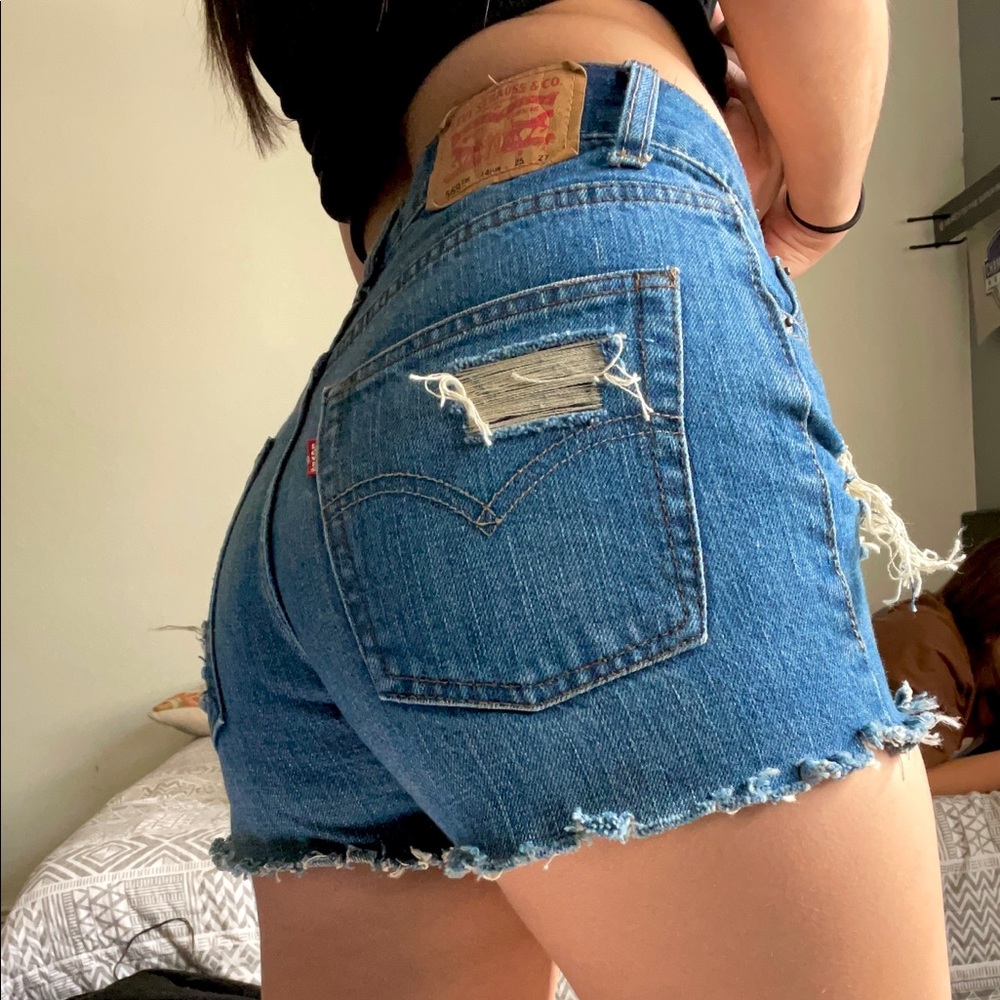 Blue Levi’s shorts